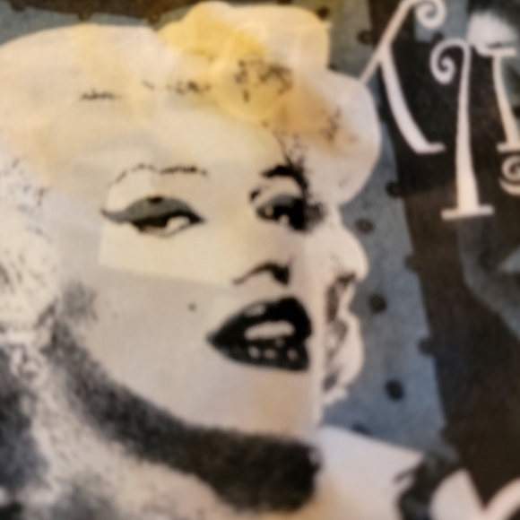 MARILYN MONROE Scarf, Size: 68" x 54", Color: Black/ Grey - Picture 2 of 4